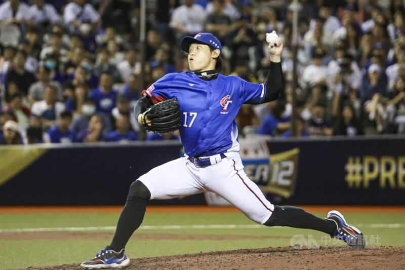 去年世界12強棒球賽B組預賽台灣隊對上多明尼加，投手陳冠宇8局下登板連飆2次三振化解危機。（中央社檔案照片）