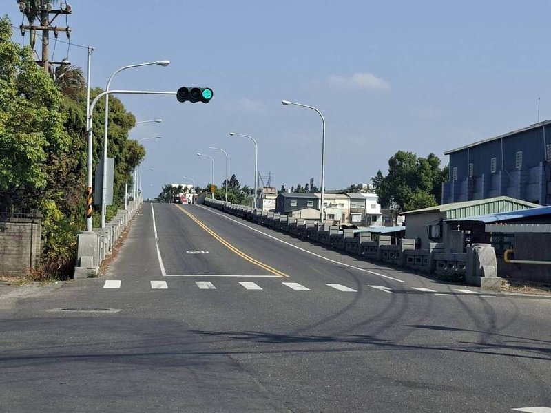 嘉義縣市鐵路高架化延伸計畫，預計3月3日至12月31日進行民雄鄉頭橋陸橋拆除作業，後續尚有民雄陸橋及文隆陸橋須配合拆除，拆除時間將依施工廠商進度再行公告辦理。（民雄鄉公所提供）中央社記者蔡智明傳真　115年1月20日