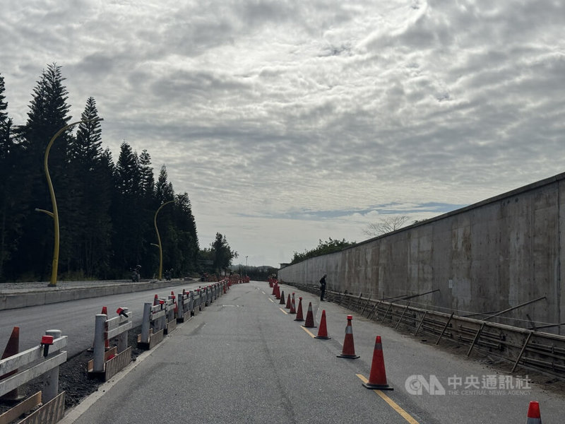 花蓮縣道193線北段三棧以南至七星潭約6公里路段進行拓寬工程，21日起至2月2日將封閉部分路段，力拚在農曆年前完工通車。中央社記者張祈攝　115年1月20日