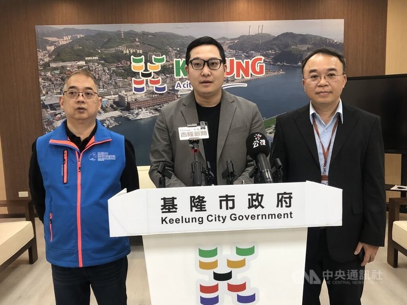 民團指台電提出草率版的協和電廠土壤整治計畫，對此，基隆市環保局長馬仲豪（中）20日表示，環境部函文指移除地上機組設施有降低污染危害的效益，近期將審查應變必要措施等計畫。中央社記者王朝鈺攝　115年1月20日