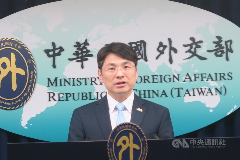 外交部發言人蕭光偉20日於例行記者會回應，遭滯留阿布達比的陳姓民眾，順利返台的處置經過。中央社記者吳書緯攝　115年1月20日