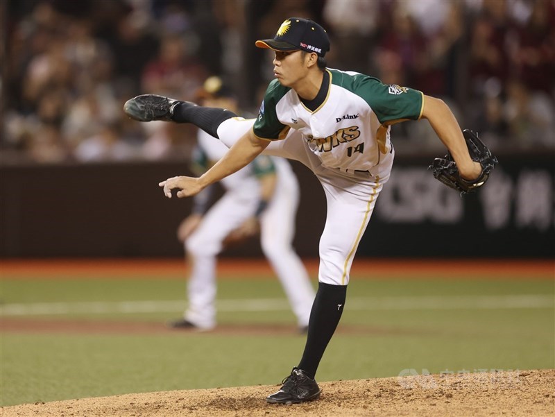 中華職棒台鋼雄鷹隊投手林詩翔的變速球讓大聯盟記者驚豔，讓他想起美國職棒傳奇終結者霍夫曼。（中央社檔案照片）