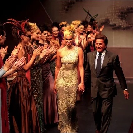 名模辛蒂克勞馥在Instagram上發出合照悼念范倫鐵諾。（圖取自網頁instagram.com/cindycrawford）