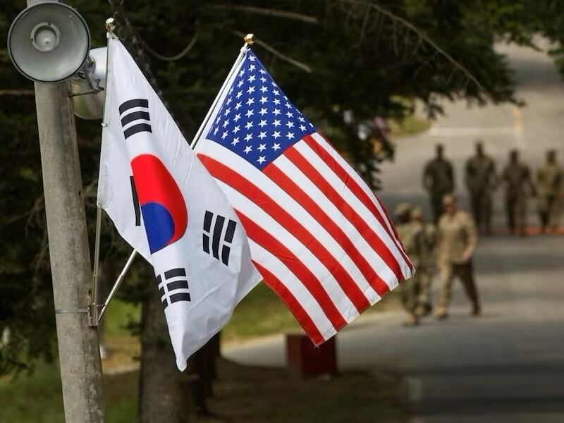 圖為韓國國旗與美國國旗。（路透社）