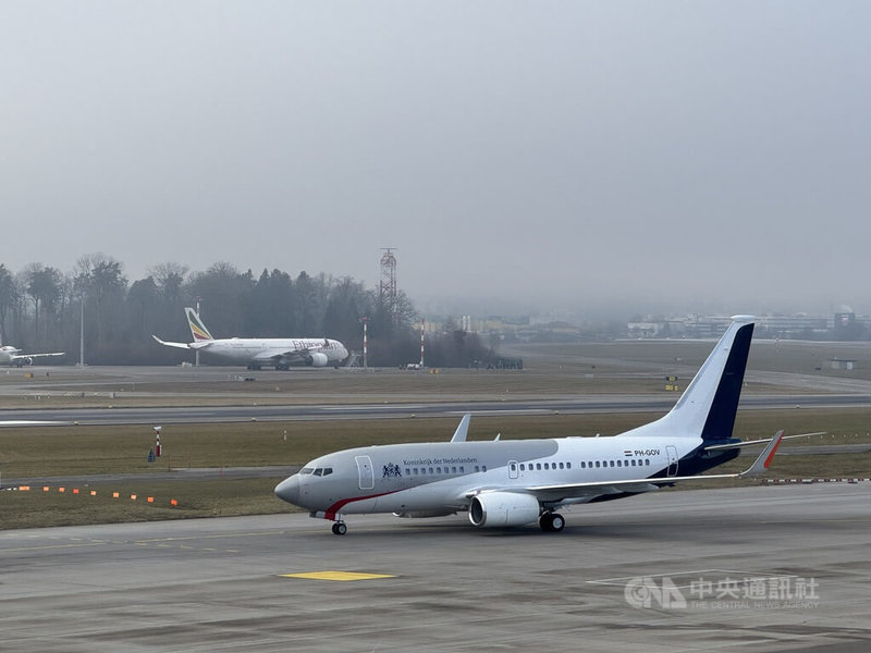 荷蘭代表團參與達沃斯經濟論壇，20日專機降落蘇黎世機場。中央社記者郭芳君蘇黎世攝　115年1月21日