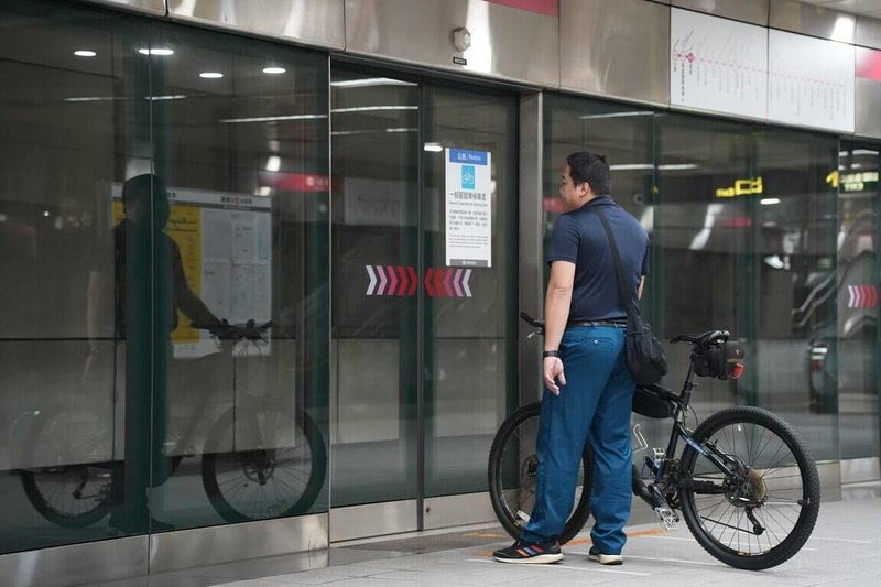 高雄捷運公司21日表示，考量乘車安全、動線順暢及多元運具共存等，將於2月1日起調整「一般腳踏車搭乘捷運」相關規定。（高雄捷運公司提供）中央社記者蔡孟妤傳真　115年1月21日