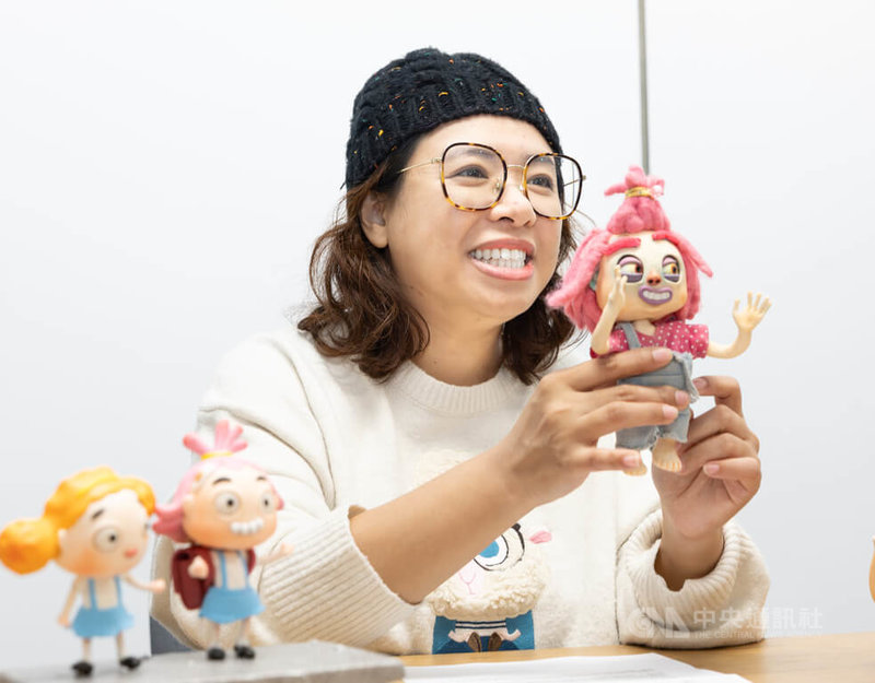 停格動畫劇集「我是陳派派」導演黃勻弦（圖）親手製作劇集中的所有角色，為每一個角色設定個人特色和形象，光一隻捏麵人主角娃娃就有將近30個嘴巴可以替換。中央社記者謝佳璋攝　115年1月21日