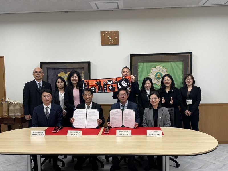高雄市政府教育局受邀參加日本「熊本教育週」活動，見證高雄市立仁武高中與熊本市立千原台高等學校締結姊妹校，再寫台日教育合作新頁。（教育局提供）中央社記者林巧璉傳真　115年1月22日
