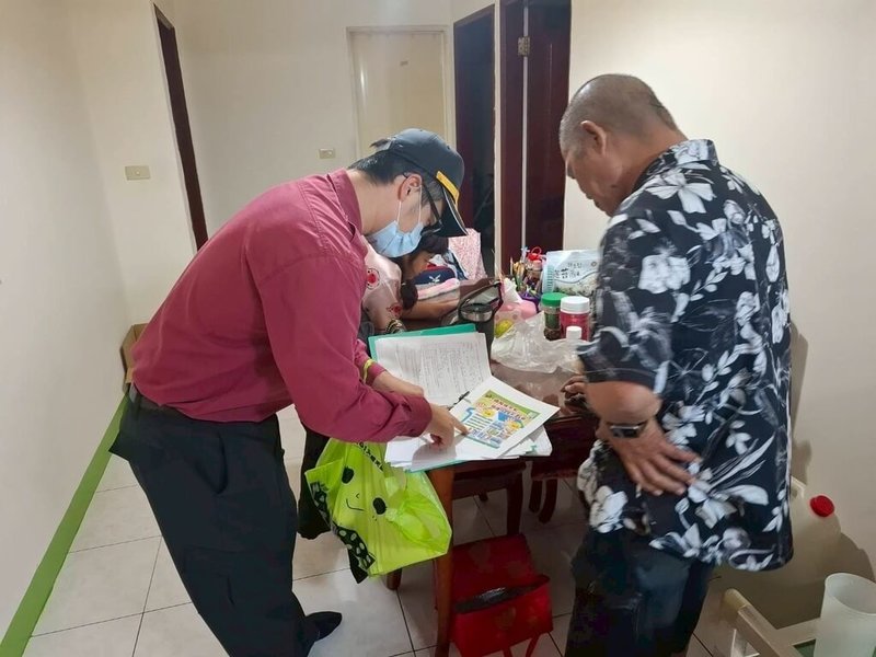 彰化縣消防局22日指出，消防局會向民眾宣導正確使用燃氣熱水器，也提供實質補助，鼓勵民眾主動改善不安全環境，低收入戶最高可補助新台幣1萬2000元，一般戶及中低收入戶最高補助3000元。（彰化縣消防局提供）中央社記者吳哲豪傳真　115年1月22日