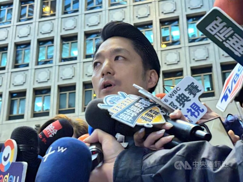 台北市政府22日在台北車站舉辦無差別攻擊危安演練，台北市長蔣萬安視察後表示，對於此次演練感到滿意，接下來還會與新北市進行第3階段的演練。中央社記者陳昱婷攝 115年1月22日