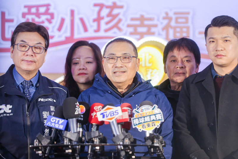 新北市長侯友宜（前中）針對近來多起私立幼兒園遭爆不當管教情事表示，對於不當對待絕不容忍，必須嚴懲。（新北市府提供）中央社記者王鴻國傳真 115年1月22日