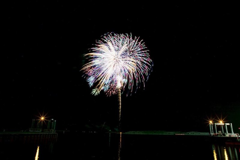 2026台灣燈會在嘉義，嘉義縣政府22日表示，3月3日開幕當晚將施放中、高空煙火，日前已先在布袋海邊試放觀看效果。（嘉義縣政府提供）中央社記者蔡智明傳真　115年1月22日