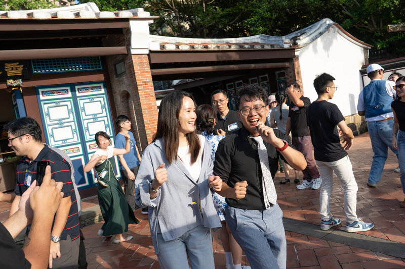 西洋情人節將到來，新北市政府2月7日至8日將在板橋府中廣場舉辦「2026樂府中–來電祭」，集結樂團表演、餐車美食、塔羅占卜等，更推出「府中戀舞宮」趣味競賽，助民眾快速破冰拉近距離。圖為往年活動情形。（新北市青年局提供）中央社記者曹亞沿傳真　115年1月22日