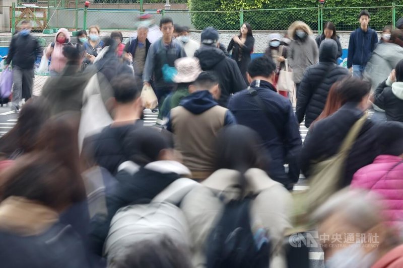 主計總處22日公布2025年12月失業率為3.30%，月減0.03個百分點；全年失業率為3.35%，年降0.03個百分點，創下民國90年以來新低。中央社記者王飛華攝　115年1月22日