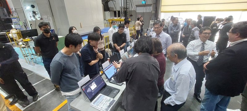 台灣大學、台灣科技大學、清華大學、虎尾科技大學、中正大學及成功大學等共組旗艦團隊，推動「應用5G、工業物聯網推動CNC工具機產業數位轉型與雲端加值服務計畫」，將智慧量測與即時監控技術導入漢翔航太產線，有效降低高價材料加工報廢風險。（漢翔提供）中央社記者江明晏傳真 115年1月22日