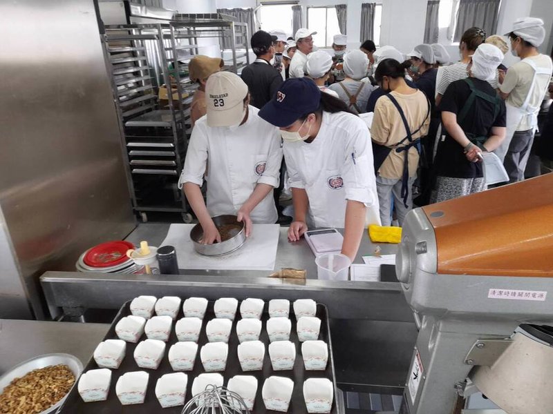 春節過後將迎來新一波轉職潮，台中市政府勞工局將於3月起，推出首期15班職前訓練課程，釋出約450個參訓名額，圖為創意手作烘焙製作班上課情形。（台中市政府提供）中央社記者郝雪卿傳真  115年1月23日