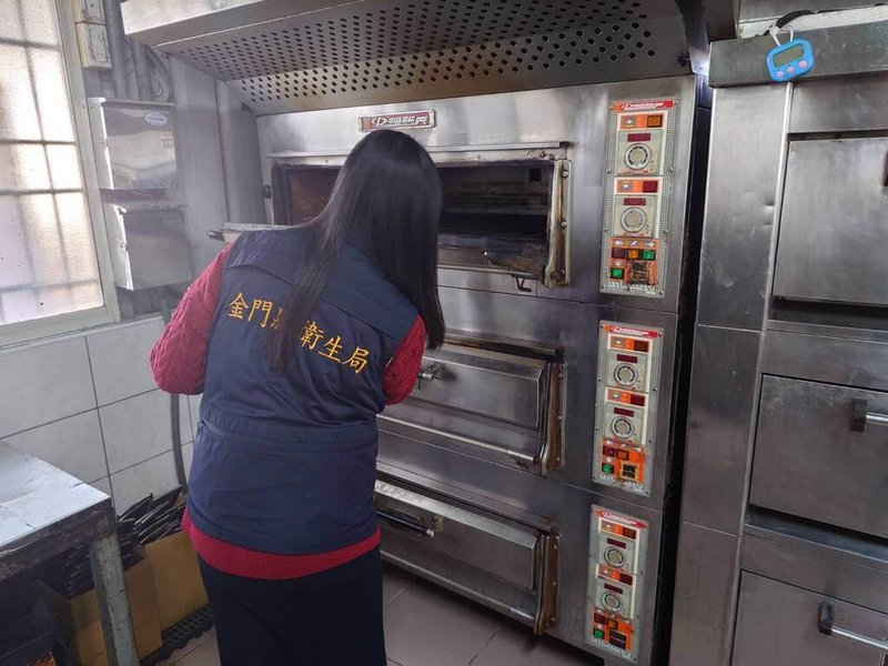 金門縣某國小日前訂購餐點食品疑有異樣，有5名學生反映食用後身體不適。衛生局23日表示，學生目前均未持續不適，獲報後已派員到供應商稽查，並要求業者對現場稽查缺失項目限期改善。（金門縣衛生局提供）中央社記者吳玟嶸傳真　115年1月23日