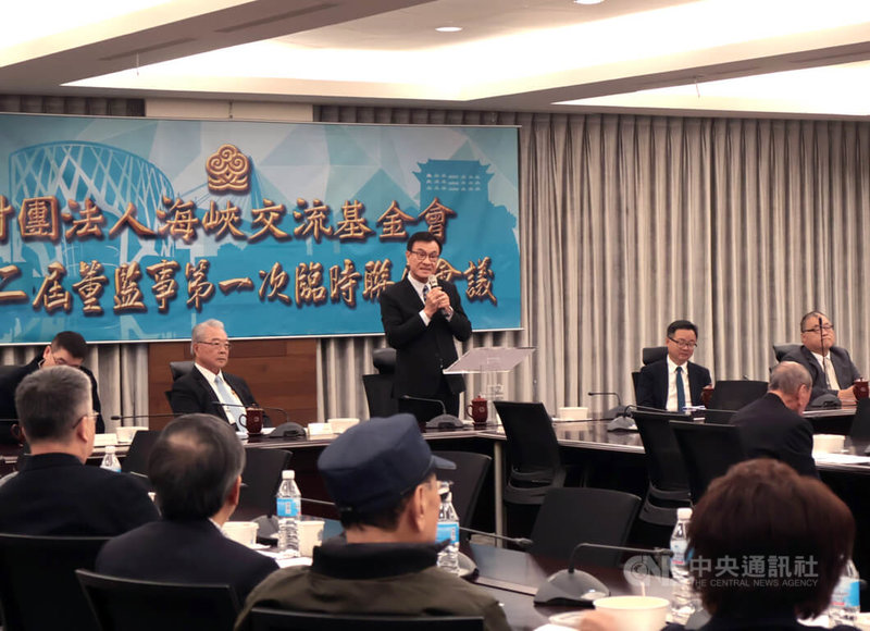 海峽交流基金會（海基會）23日下午3時召開第12屆董監事第1次臨時聯席會議，臨時聯席會議推選蘇嘉全（站立者）出任董事長一職，蘇嘉全於會上致詞。中央社記者李雅雯攝　115年1月23日