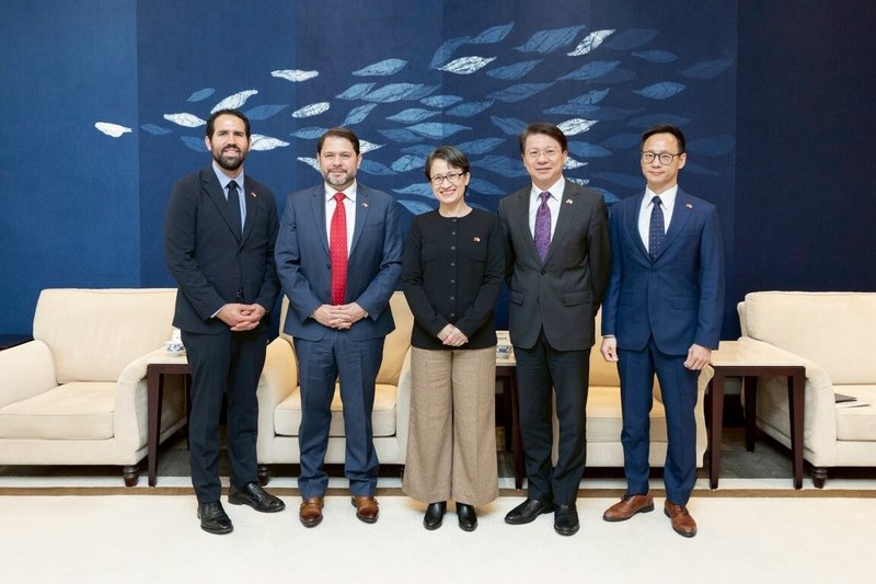 副總統蕭美琴23日上午接見美國聯邦參議員加勒戈（Ruben Gallego，另譯：蓋耶哥）訪問團表示，台積電在美的成功來自台美政府密切協調與亞利桑納州及鳳凰城的支持，盼相關成就能展現台灣對全世界的貢獻。（總統府提供）中央社記者溫貴香傳真 115年1月23日