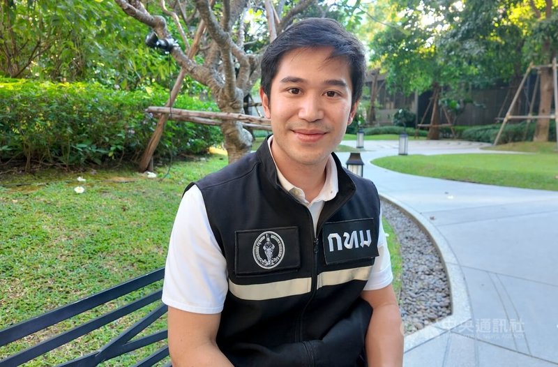 曼谷市長顧問、曼谷可持續發展負責人蓬普隆（Pornphrom Vikitsreth）表示，曼谷空污主因包括市區污染源、大氣條件及外地傳入，目前正靠跨府協調及運用科技因應空污問題。中央社記者李宗憲曼谷攝　115年1月23日