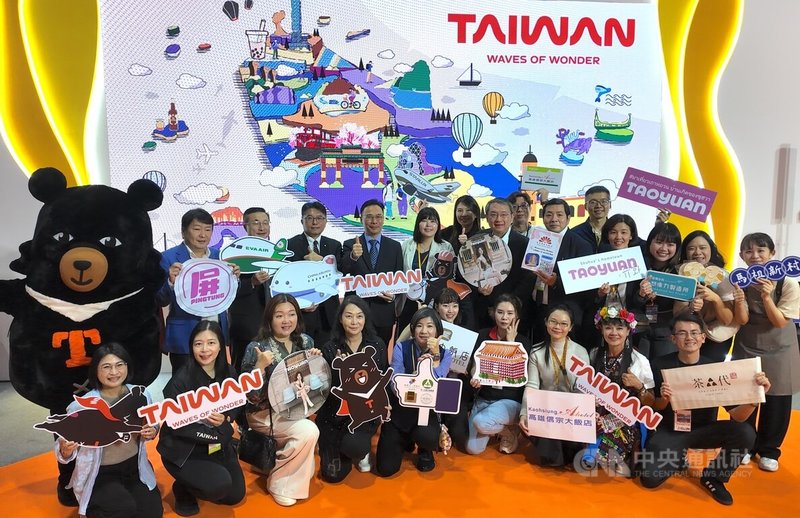 台灣觀光署率領縣市政府與觀光業者共61人組成代表團到泰國，參加從22日至25日舉行的泰國春季國際旅展（TITF），行銷2026台灣燈會、夜間觀光及多元主題旅遊。中央社記者李宗憲曼谷攝　115年1月23日