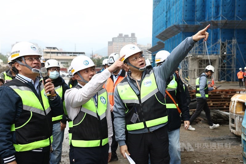 圖為114年春安勞檢實施情況。（中央社檔案照片）