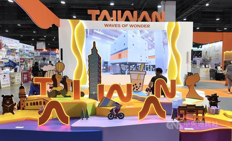 觀光署表示,無論白天或夜晚,台灣各地都有非常好玩的活動,因此展館設計體現夜間文化的元素。中央社記者李宗憲曼谷攝 115年1月23日