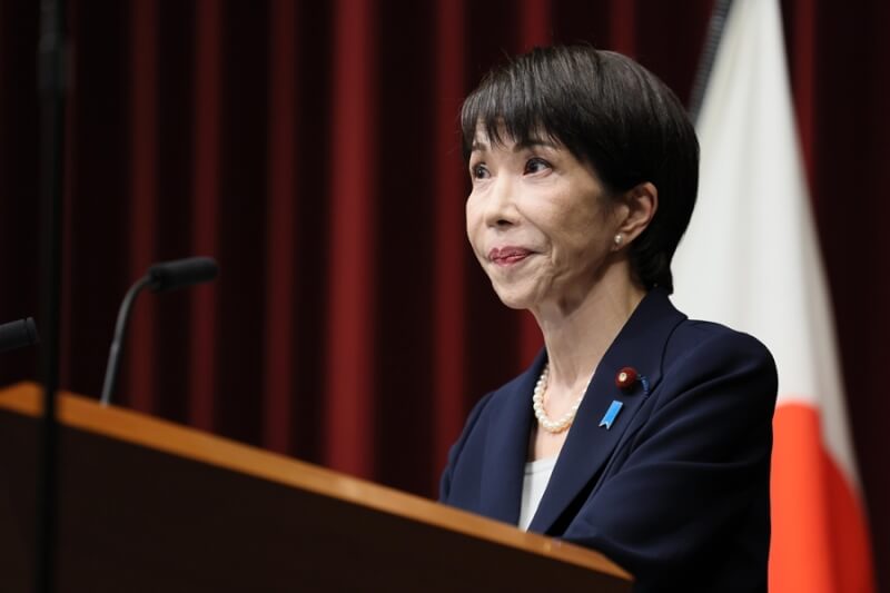 日本首相高市早苗19日宣布，將在通常國會開議初日的1月23日解散眾議院，並以1月27日公告、2月8日投開票的時程舉行眾議院大選。（共同社）