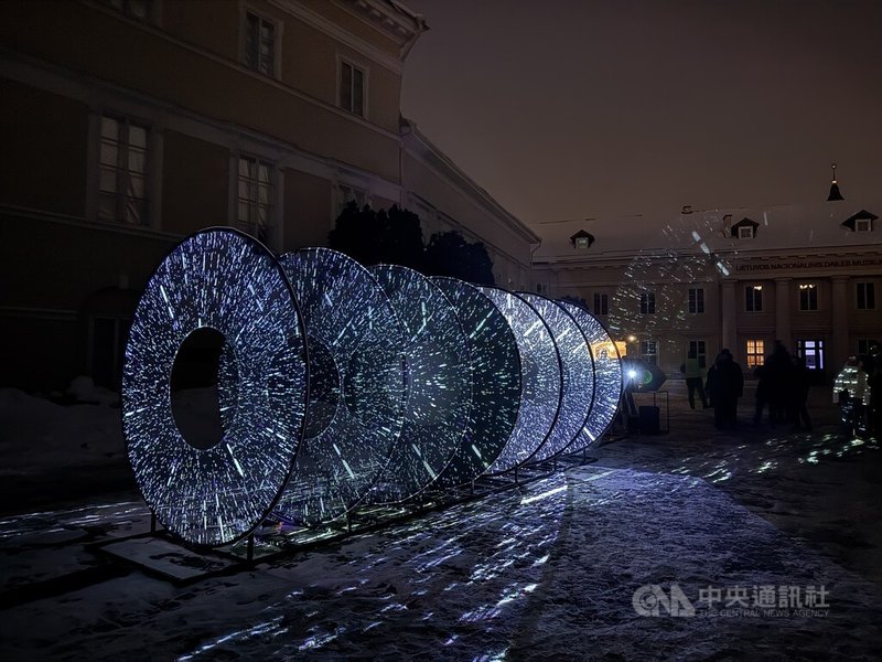 維爾紐斯燈光節作品透過光線、音樂與建築，打造出引人入勝的視覺效果，每年都吸引眾多民眾前來欣賞。中央社記者游堯茹維爾紐斯攝　115年1月24日