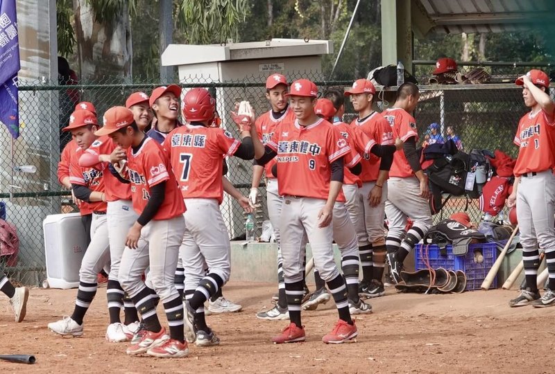 114學年度高中棒球聯賽（木棒組）第一階段預賽24日開打，上屆季軍台東體中（圖）首戰交手興大附農，雙方鏖戰至延長賽第8局才分勝負，終場由台東體中以8比6搶勝。（學生棒球運動聯盟提供）中央社記者謝靜雯傳真　115年1月24日