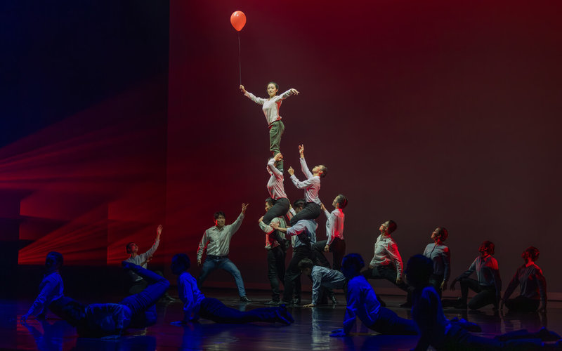 紙風車劇團24日舉辦「紙風車368兒童藝術工程20週年特別演出」，副總統蕭美琴出席並在致詞時肯定紙風車走遍各鄉鎮市區，展現「不放棄任何一個孩子」的精神。圖為特別演出劇情。（總統府提供）中央社記者溫貴香傳真　115年1月24日