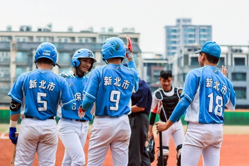 114學年度高中棒球聯賽（木棒組）第一階段預賽，穀保家商25日面對屏東高中上演連3打席全壘打，取得2連勝。（學生棒球運動聯盟提供）中央社記者蘇志畬傳真　115年1月25日