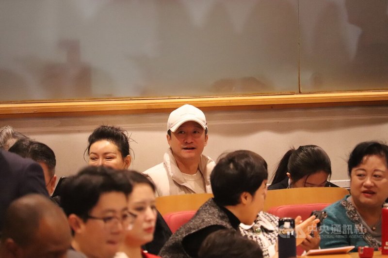 北京市第16屆人民代表大會第四次會議25日上午舉行。北京市政協委員、演員吳京（後排右2）也到場。中央社記者呂佳蓉北京攝 115年1月25日