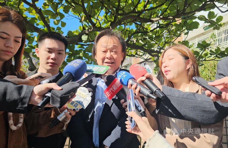 民進黨台北市長提名人選至今未定，民進黨立委王世堅（右2）表示，就他的理解，行政院副院長鄭麗君不論學經歷或個人才德，都是非常適合的人選。中央社記者王鴻國攝 115年1月25日