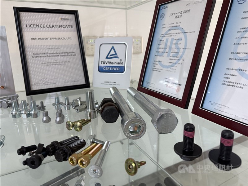 美國對進口鋼鐵課徵關稅，扣件產品也被課徵50%關稅。圖為螺絲扣件業者製品。 （中央社檔案照片）