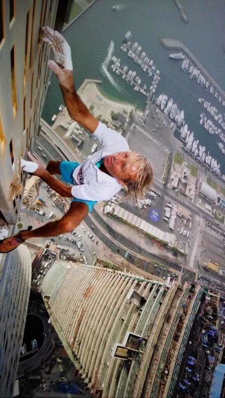 「法國蜘蛛人」羅貝爾早於美國好手霍諾德，2004年以繩索登頂台北101。圖為羅貝爾2015年攀登杜拜卡延塔。（羅貝爾提供）中央社記者曾依璇巴黎傳真　115年1月25日