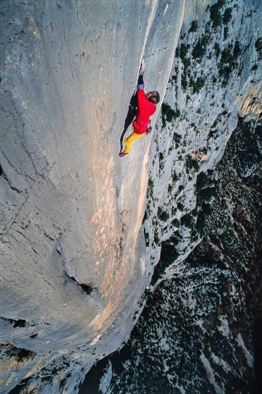「法國蜘蛛人」羅貝爾攀岩和攀登世界各地建築物已有數十年經歷，2004年曾以繩索登頂台北101。（羅貝爾提供）中央社記者曾依璇巴黎傳真　115年1月25日
