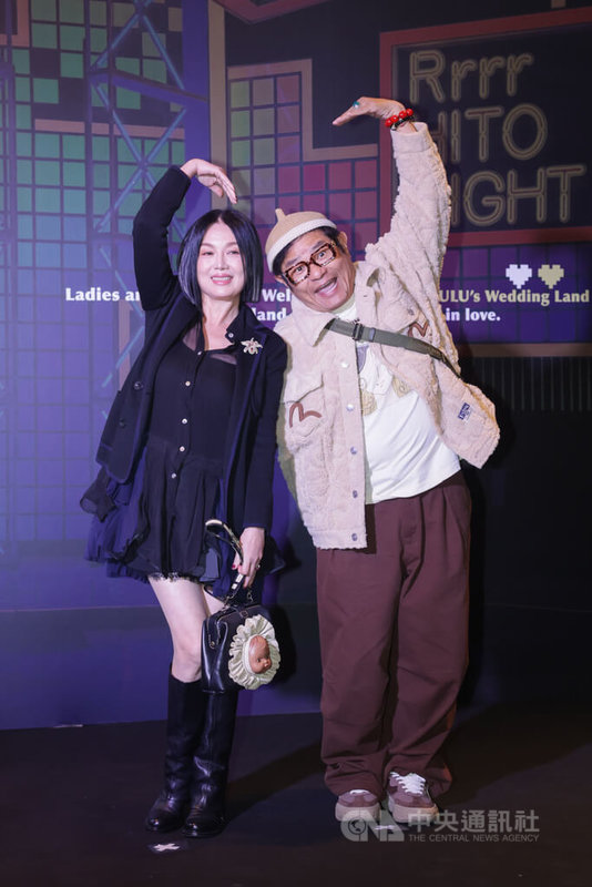 藝人黃路梓茵（Lulu）、陳漢典25日在台北文華東方酒店舉辦婚宴，藝人苗可麗（左）、許效舜（右）出席祝福。中央社記者裴禛攝　115年1月25日