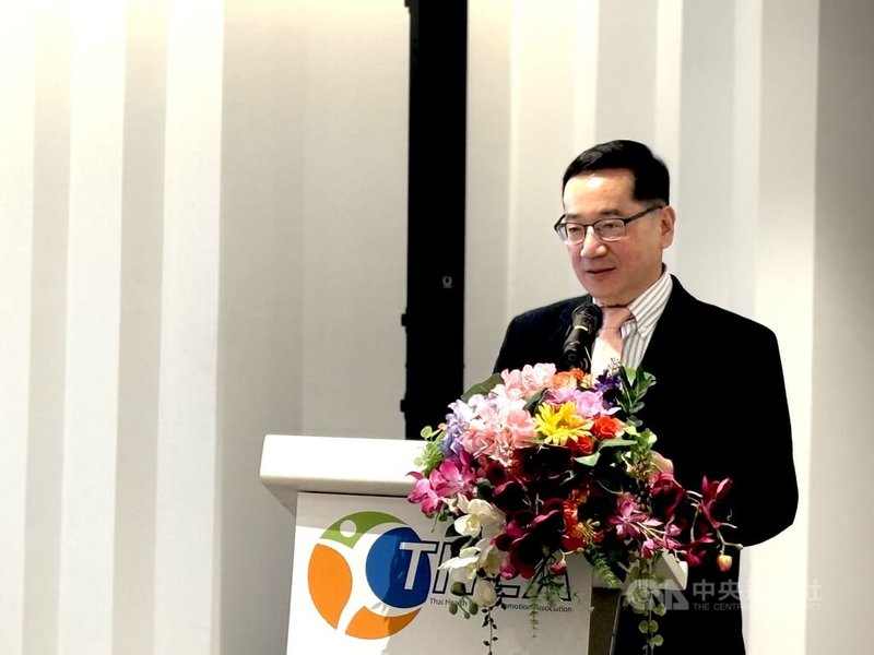 台灣健康識能與傳播學會理事長、亞洲健康識能學會榮譽理事長張武修強調，台灣醫療機構在永續發展方面有很多成績，特別是節能及運用AI等經驗，都能與各國分享。中央社記者李宗憲曼谷攝　115年1月26日