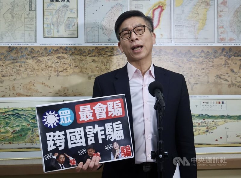 民眾黨前主席柯文哲指出，曾跟民進黨立法院黨團總召柯建銘說，讓人工生殖法通過，總預算、軍購案他來處理，結果民進黨不願意；民進黨團幹事長鍾佳濱（圖）26日在立法院受訪表示，不是民進黨不願意，請問台灣人誰願意，因為大家要國防自主也要身體自主。中央社記者張皓安攝 115年1月26日