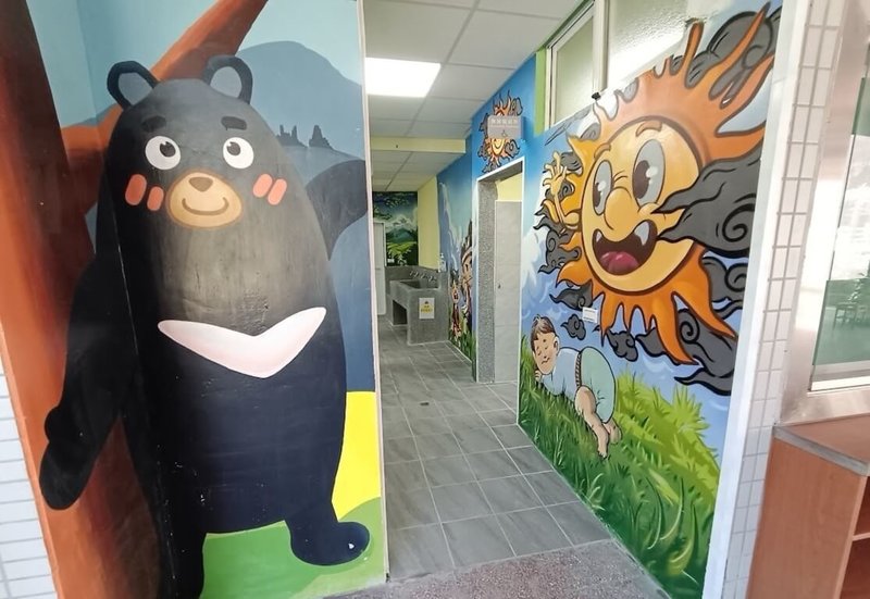 高雄市桃源區2024年遭颱風凱米重創，桃源國中首當其衝，大量土石流灌入校園，在教育部與高雄市政府教育局經費支持下，斥資近新台幣2000萬元進行整修。圖為校內整修後的廁所。（高雄市政府教育局提供）中央社記者張已亷傳真　115年1月26日