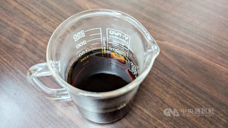 台大醫院團隊26日表示，追蹤約4000人研究發現，攝取新鮮魚類、植物性維生素，以及每週1杯咖啡、綠茶，有助降低鼻咽癌風險。圖為咖啡示意圖。中央社記者曾以寧攝　115年1月26日