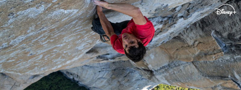 美國自由攀岩好手霍諾德（Alex Honnold）（圖）在2017年挑戰攀登優勝美地酋長岩，面對這座3200英尺的垂直花崗岩壁，他費時3小時56分完成攀登，坦言是最滿足的時刻。（Disney+提供）中央社記者洪素津傳真　115年1月26日