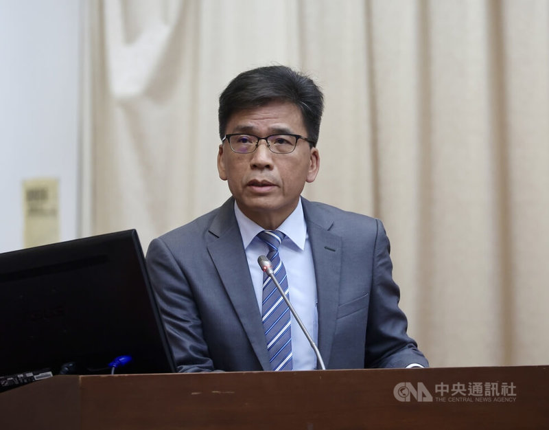 台美達成關稅貿易協議，金管會主委彭金隆26日立法院財政委員會表示，15%對等關稅且不疊加、半導體及其衍生品的最優惠待遇等架構，將讓台灣產業充分發揮競爭優勢，降低上市櫃公司營收的不確定性，提升投資人對台股信心，有助市場朝正面方向進展。中央社記者張皓安攝 115年1月26日