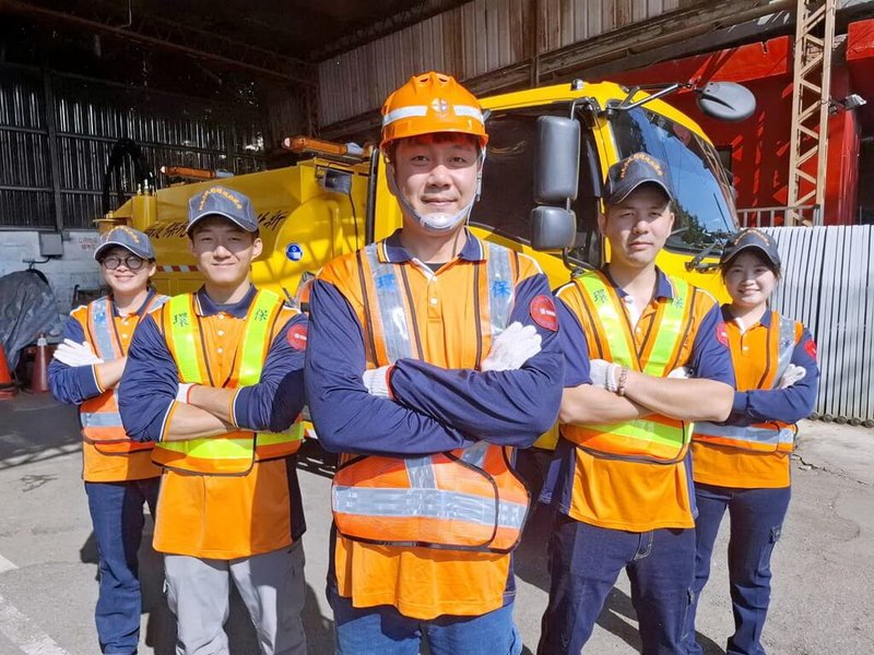 新北市環保局預計招募910名候用清潔隊員，包含「儲備環保車輛駕駛」候用380名、「儲備清潔隊員」候用530名，27日公布甄試簡章，2月5日起開放報名，全程採網路方式。（新北市環保局提供）中央社記者黃旭昇傳真　115年1月27日