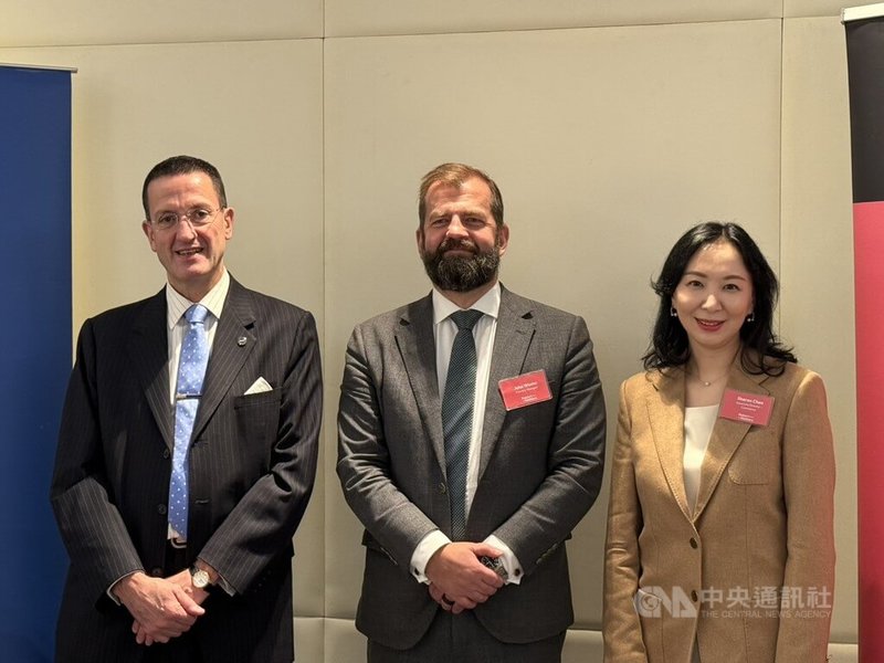 歐洲商會與華德士（Robert Walters）27日聯合發布「2026數位薪資調查報告」，今年僅40%企業預計擴大招募，其中擴增幅度超過10%的企業僅9%，顯示多數企業在外部變數升高的情況下，選擇維持穩定人力配置、審慎因應營運風險。中央社記者曾智怡攝　115年1月27日