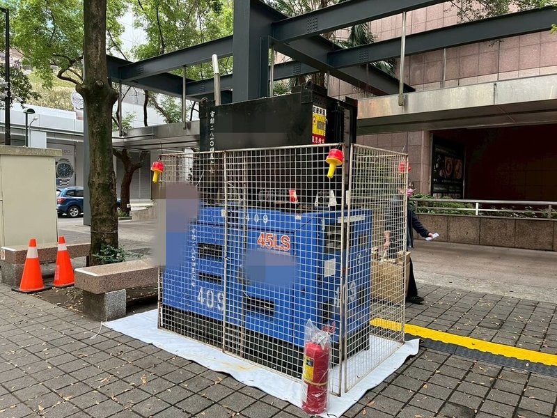 台北市議員發現在信義區舉辦活動的廠商使用柴油發電機，嚴重影響遊客，要求市府主管單位應限制廠商並進行改善。文化局回應會要求廠商使用新型發電機等作為。（北市府提供）中央社記者劉建邦傳真　115年1月28日