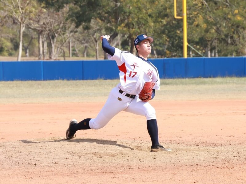 高中木棒聯賽上屆冠軍平鎮高中28日與白河商工交手，平鎮U18國手何樺（圖）先發3.2局6K無失分，助隊搶勝。（學生棒球運動聯盟提供）中央社記者謝靜雯傳真  115年1月28日