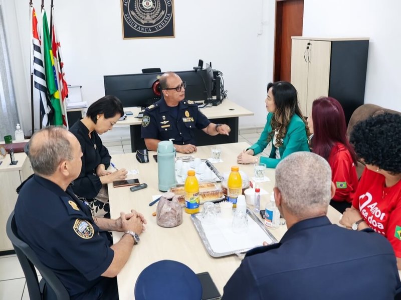 駐聖保羅台北經濟文化辦事處處長朱怡靜（著綠衣者）27、28日參與巴西「愛之贈予機構」（Amor Se Doa）在聖保羅市都會警衛隊（GCM）訓練學院舉辦的捐血活動，雙方就公益合作、資源整合及未來合作可能性交換意見。（支黃秀莉提供）中央社記者唐雅陵聖保羅傳真115年1月28日