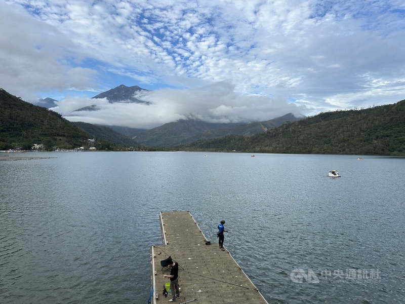 春節將到，花東縱谷國家風景區管理處推薦2條旅遊路線，分別為「潭岸夜觀－奇遇鯉魚潭生態一日遊」及「花東縱谷南段一日遊」。圖為鯉魚潭風景區。中央社記者李先鳳攝　115年1月28日